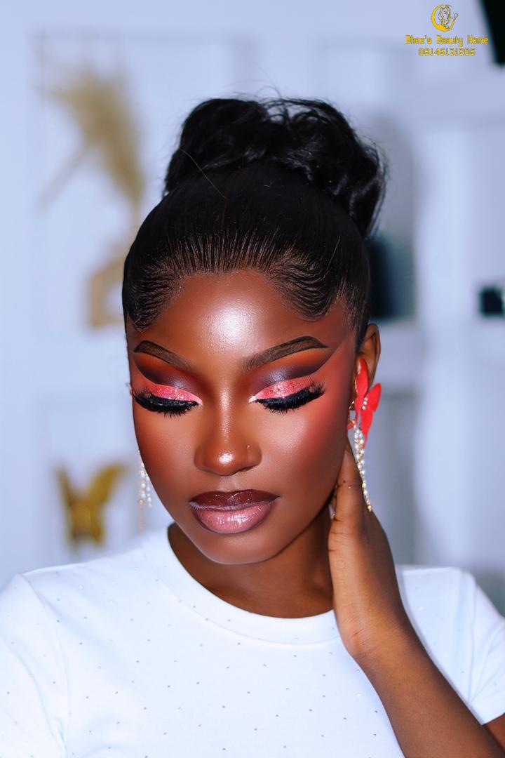 How to Create a Cut Crease Look and Achieve a Matte Finish